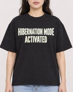 Mockup Boxy Heavyweight Tee Black female close-up 03