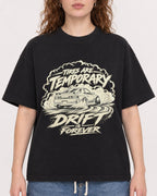 Mockup Boxy Heavyweight Tee Black female close-up 09