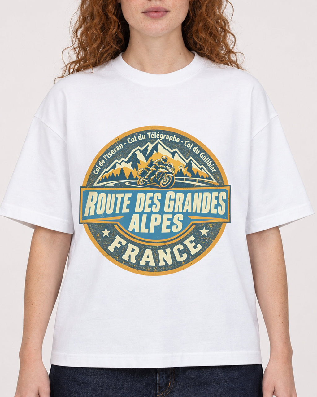 Mockup Boxy Heavyweight Tee White female close-up 09