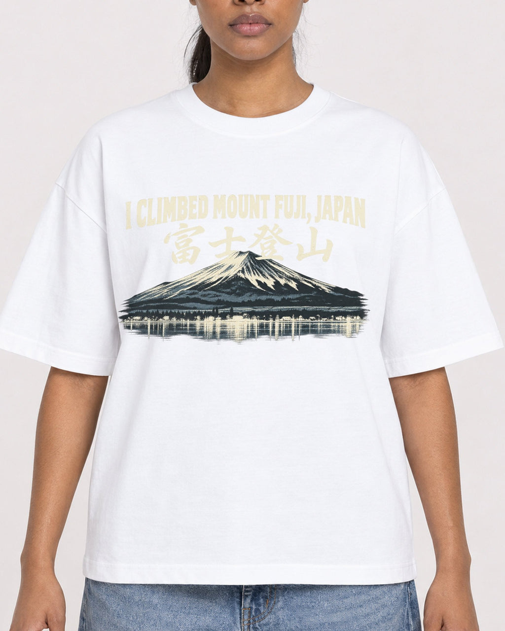 Mockup Boxy Heavyweight Tee White female close-up 25