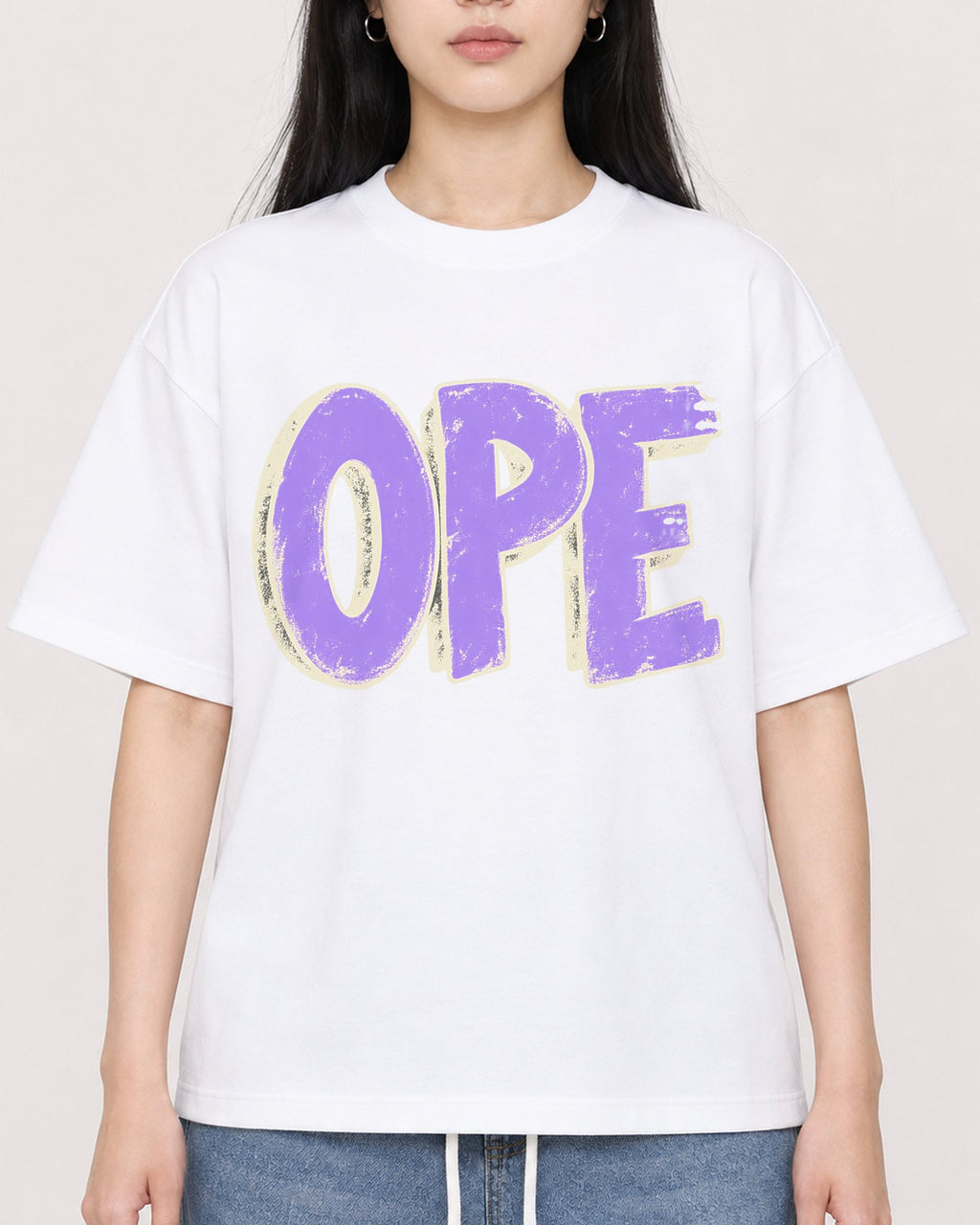 Mockup Boxy Heavyweight Tee White female close-up 01