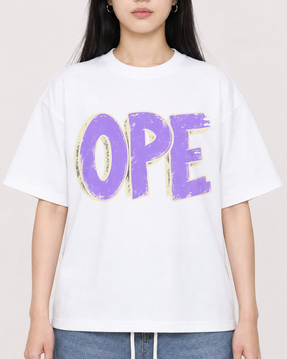 Mockup Boxy Heavyweight Tee White female close-up 01