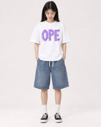 Mockup Boxy Heavyweight Tee White female full-body 01