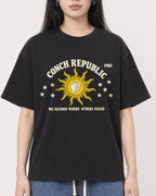 Mockup Boxy Heavyweight Tee Black female close-up 01