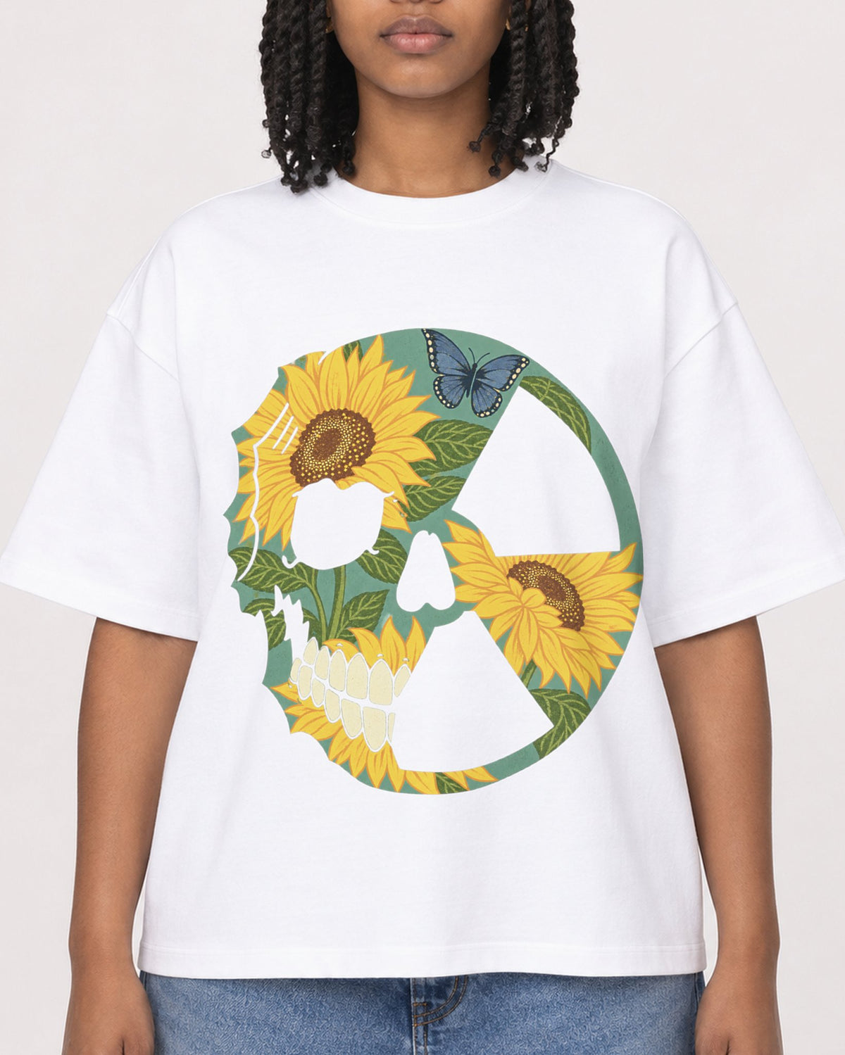 Mockup Boxy Heavyweight Tee White female close-up 15