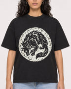Mockup Boxy Heavyweight Tee Black female close-up 07