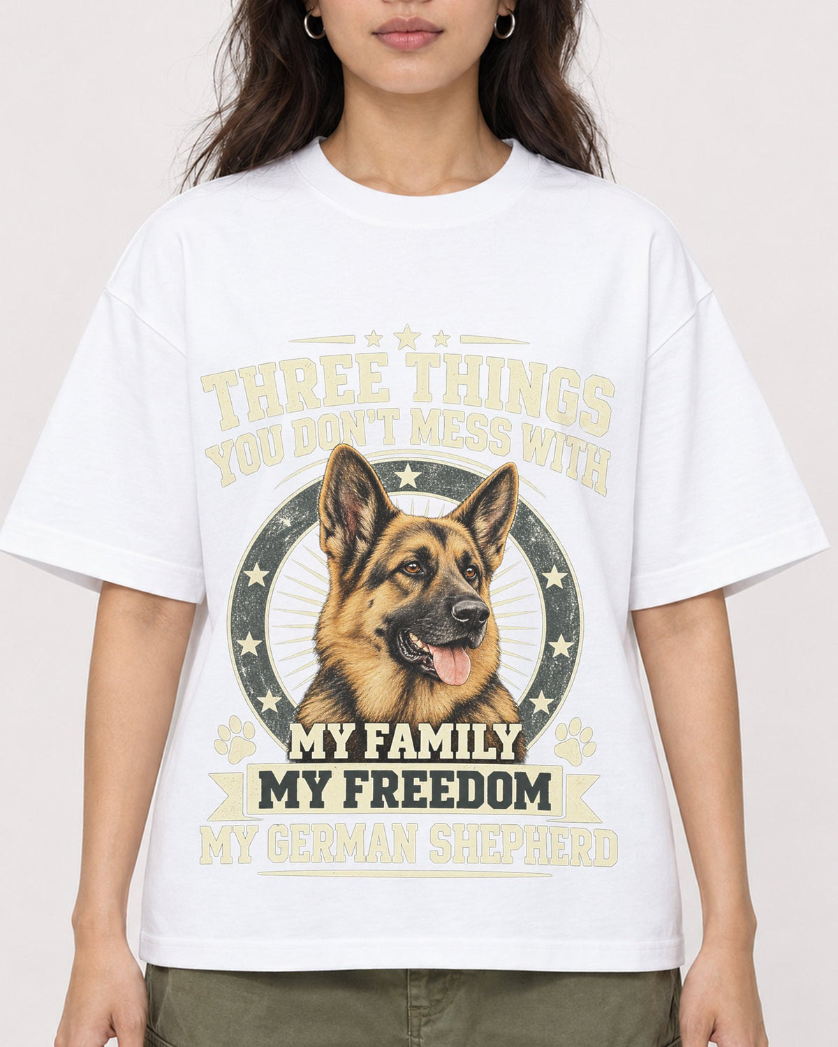 Mockup Boxy Heavyweight Tee White female close-up 02