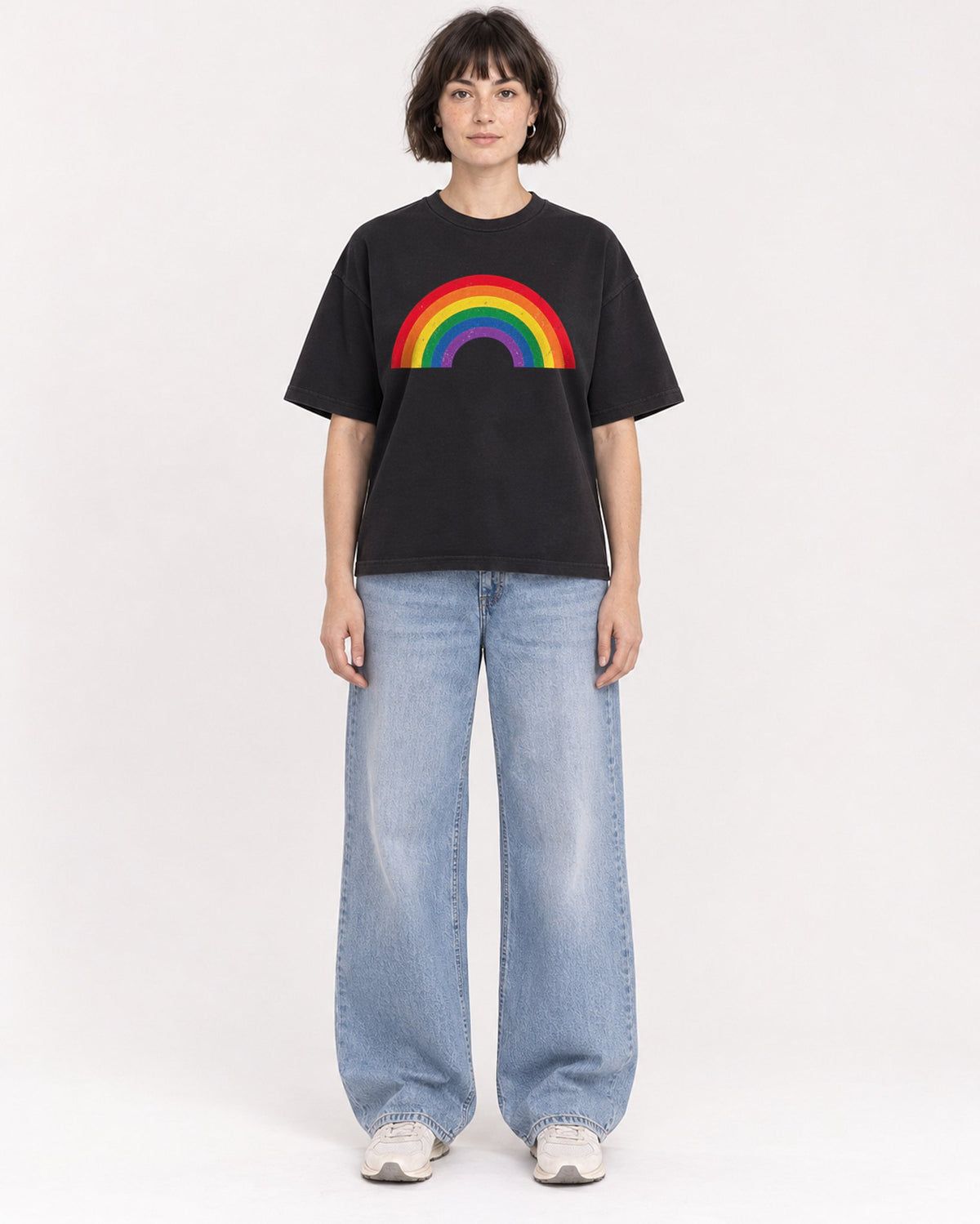 Mockup Boxy Heavyweight Tee Black female full-body 39