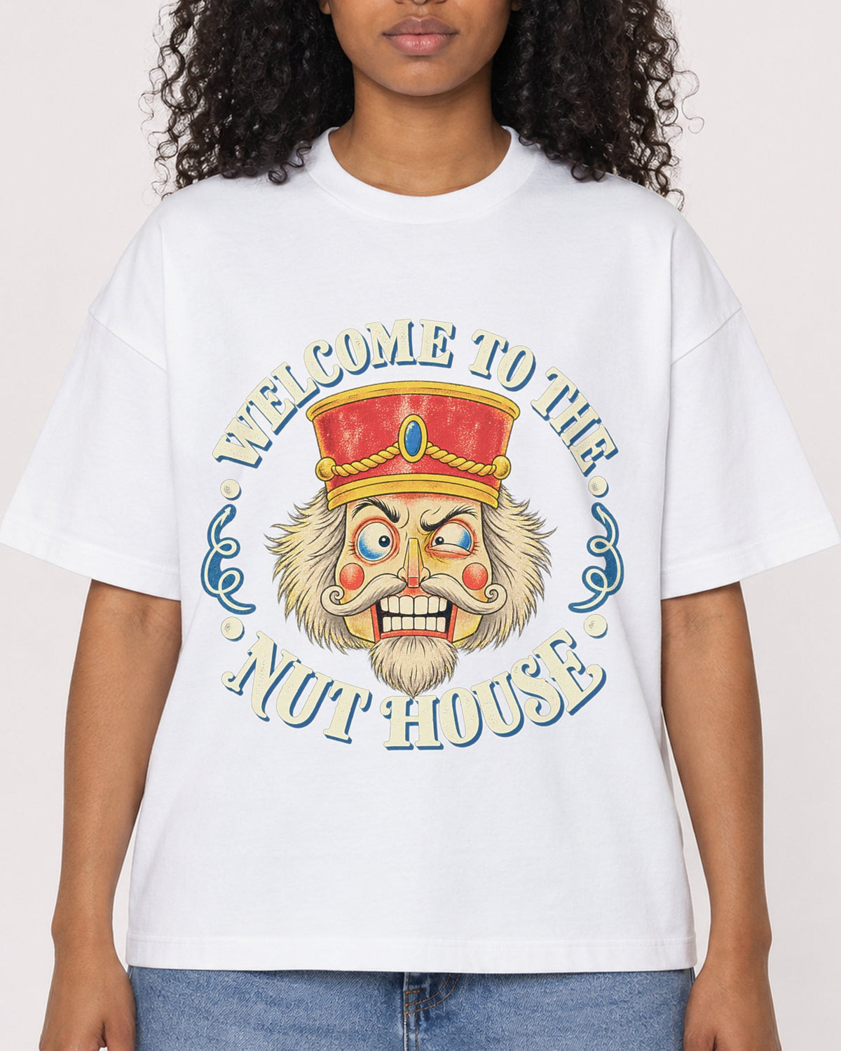 Mockup Boxy Heavyweight Tee White female close-up 05