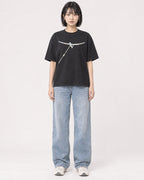 Mockup Boxy Heavyweight Tee Black female full-body 11