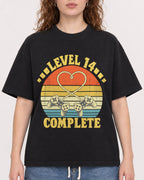 Mockup Boxy Heavyweight Tee Black female close-up 09