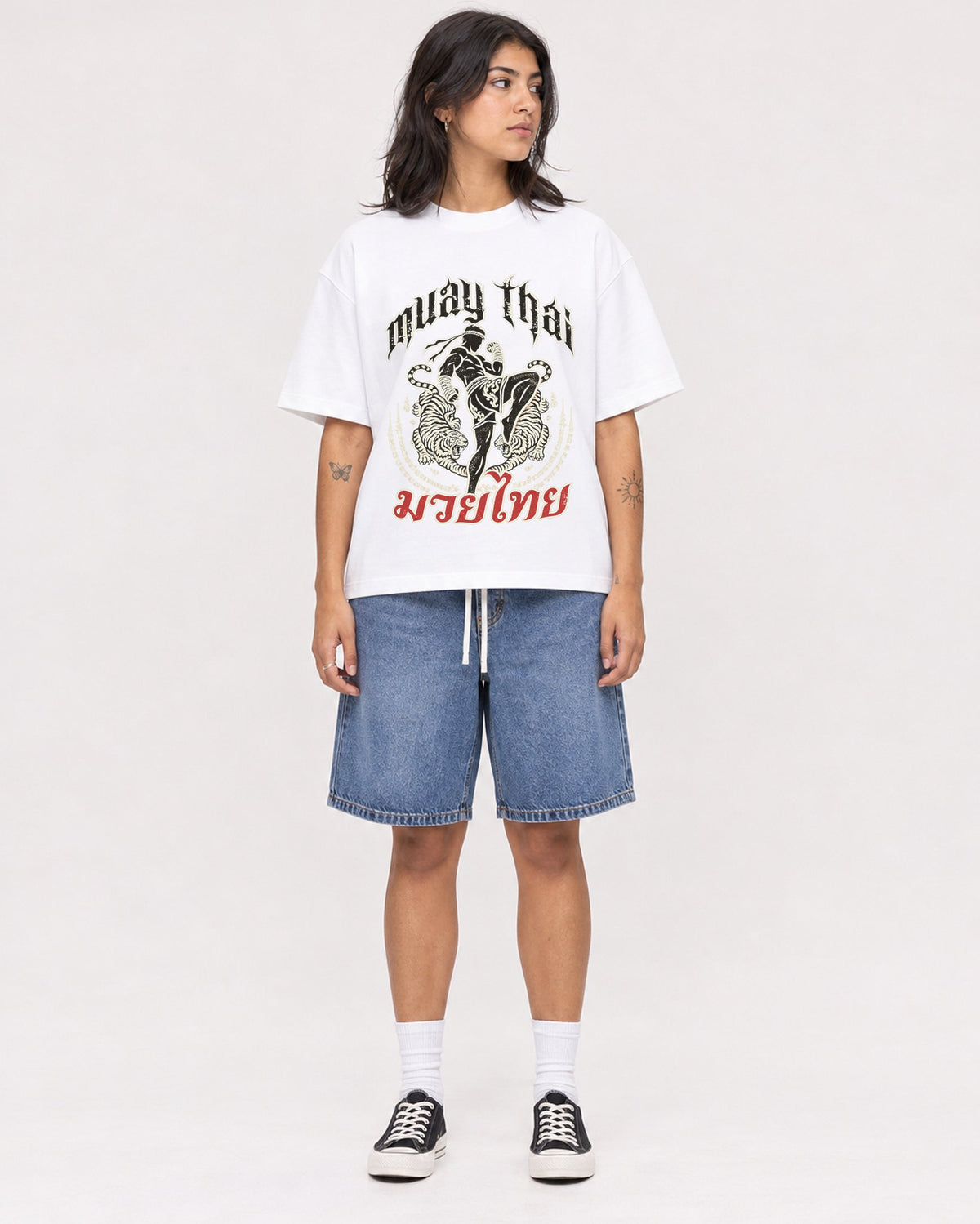 Mockup Boxy Heavyweight Tee White female full-body 36