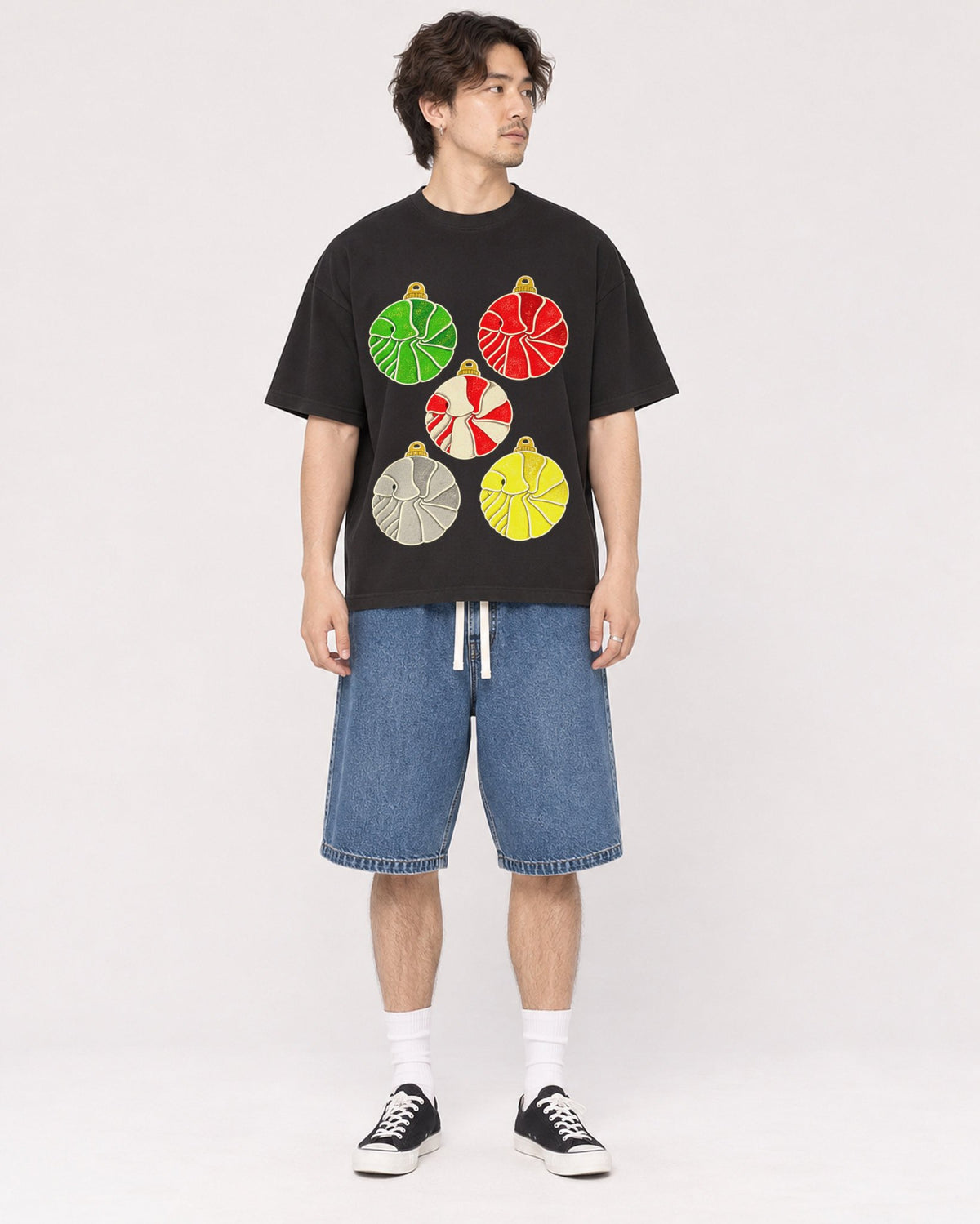 Mockup Boxy Heavyweight Tee Black male full-body 03