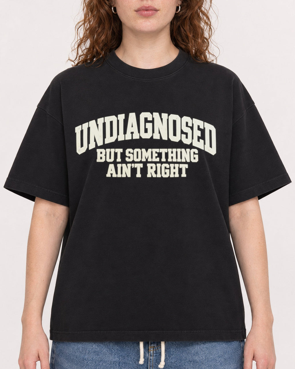 Mockup Boxy Heavyweight Tee Black female close-up 09