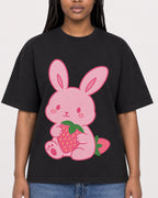 Mockup Boxy Heavyweight Tee Black female close-up 04