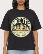 Mockup Boxy Heavyweight Tee Black female close-up 15