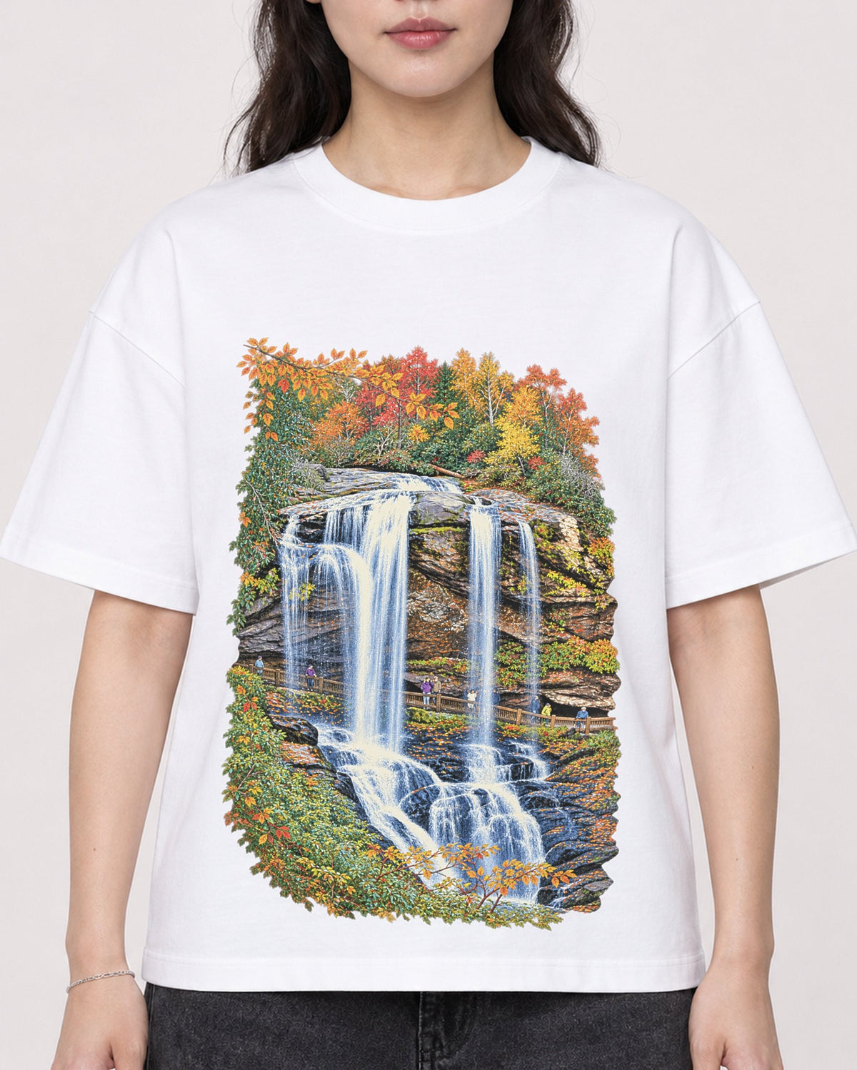 Mockup Boxy Heavyweight Tee White female close-up 03