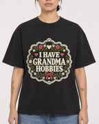 Mockup Boxy Heavyweight Tee Black female close-up 12