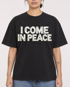 Mockup Boxy Heavyweight Tee Black female close-up 12