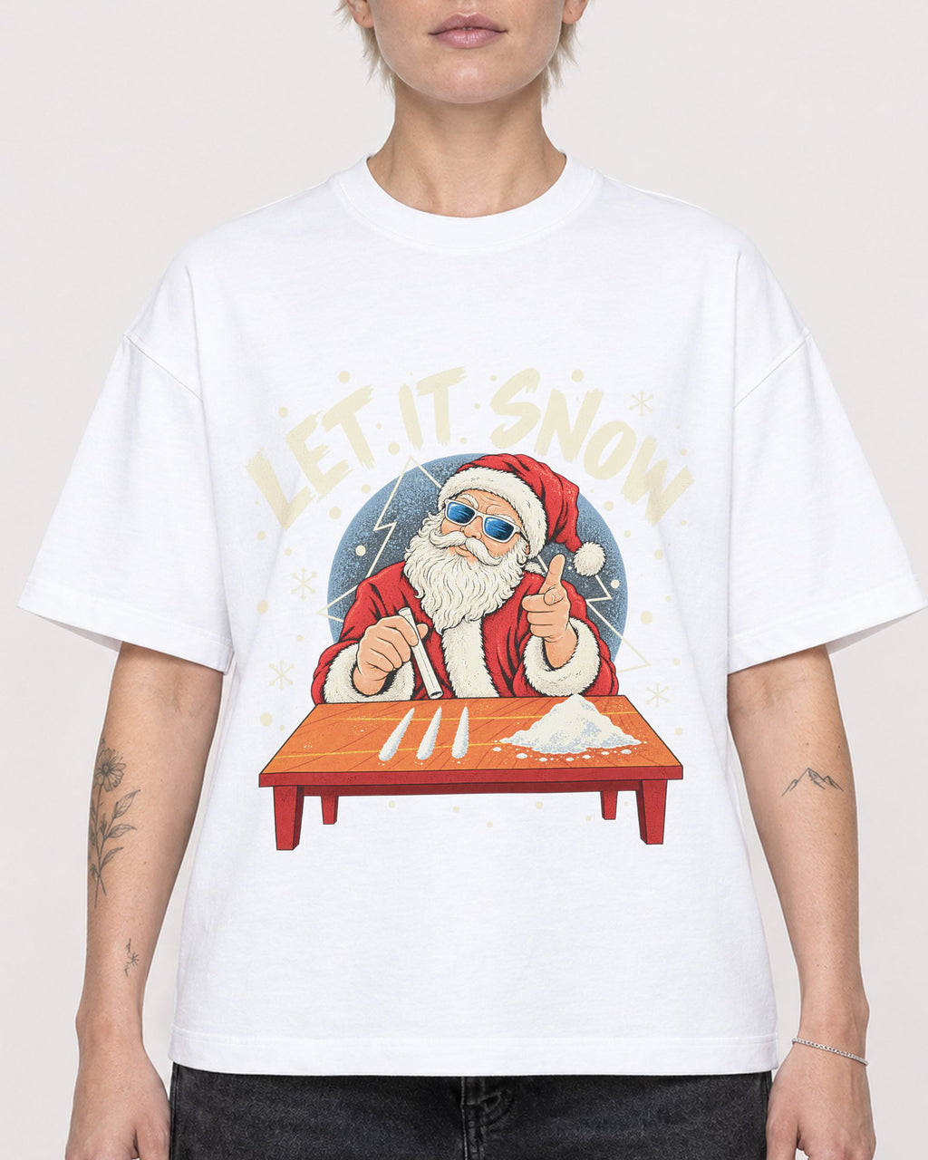 Mockup Boxy Heavyweight Tee White female close-up 48