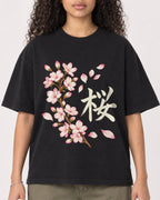 Mockup Boxy Heavyweight Tee Black female close-up 10