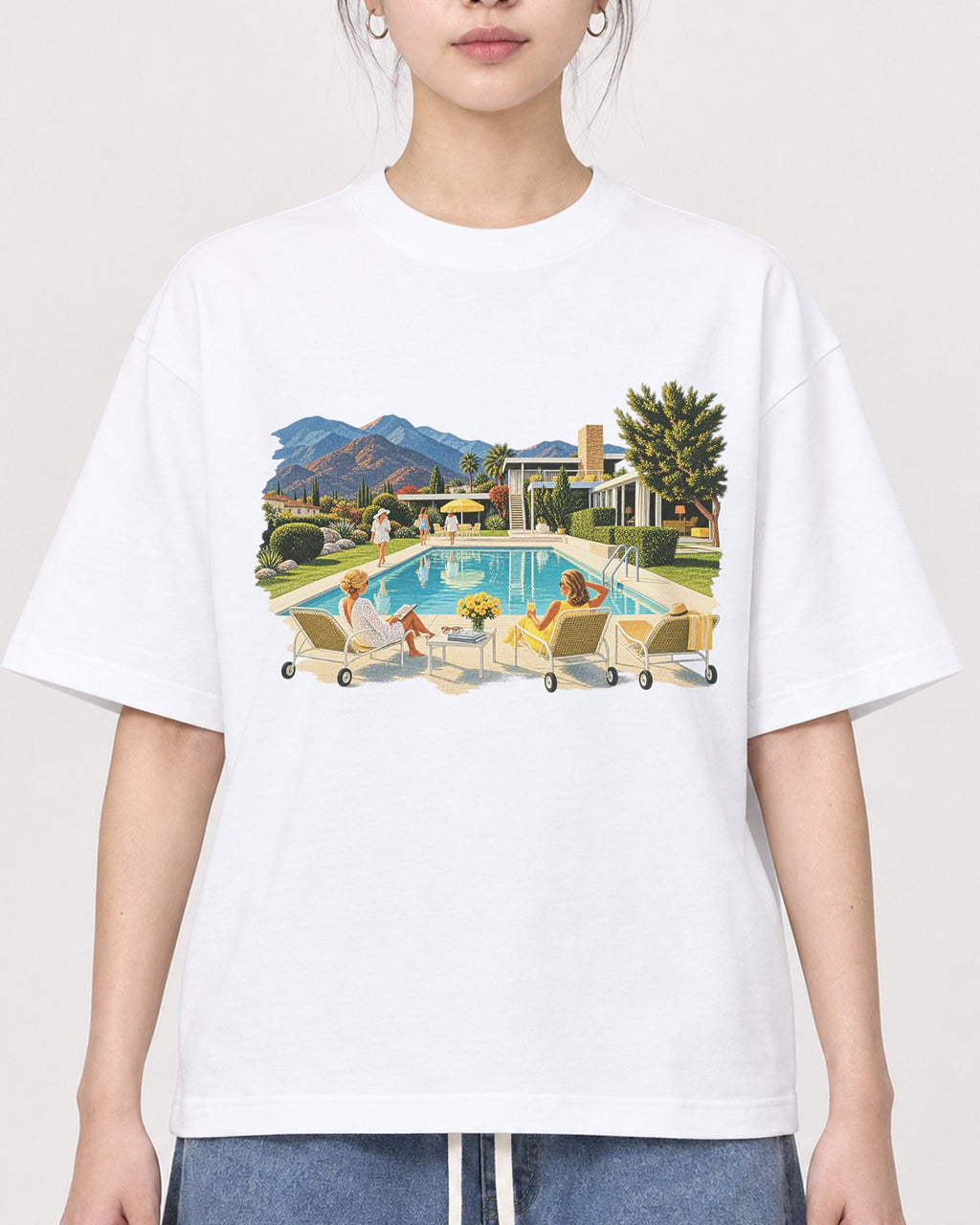 Mockup Boxy Heavyweight Tee White female close-up 41