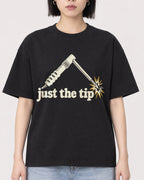 Mockup Boxy Heavyweight Tee Black female close-up 11