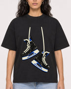 Mockup Boxy Heavyweight Tee Black female close-up 07