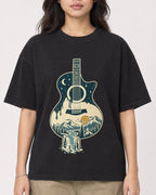 Mockup Boxy Heavyweight Tee Black female close-up 02