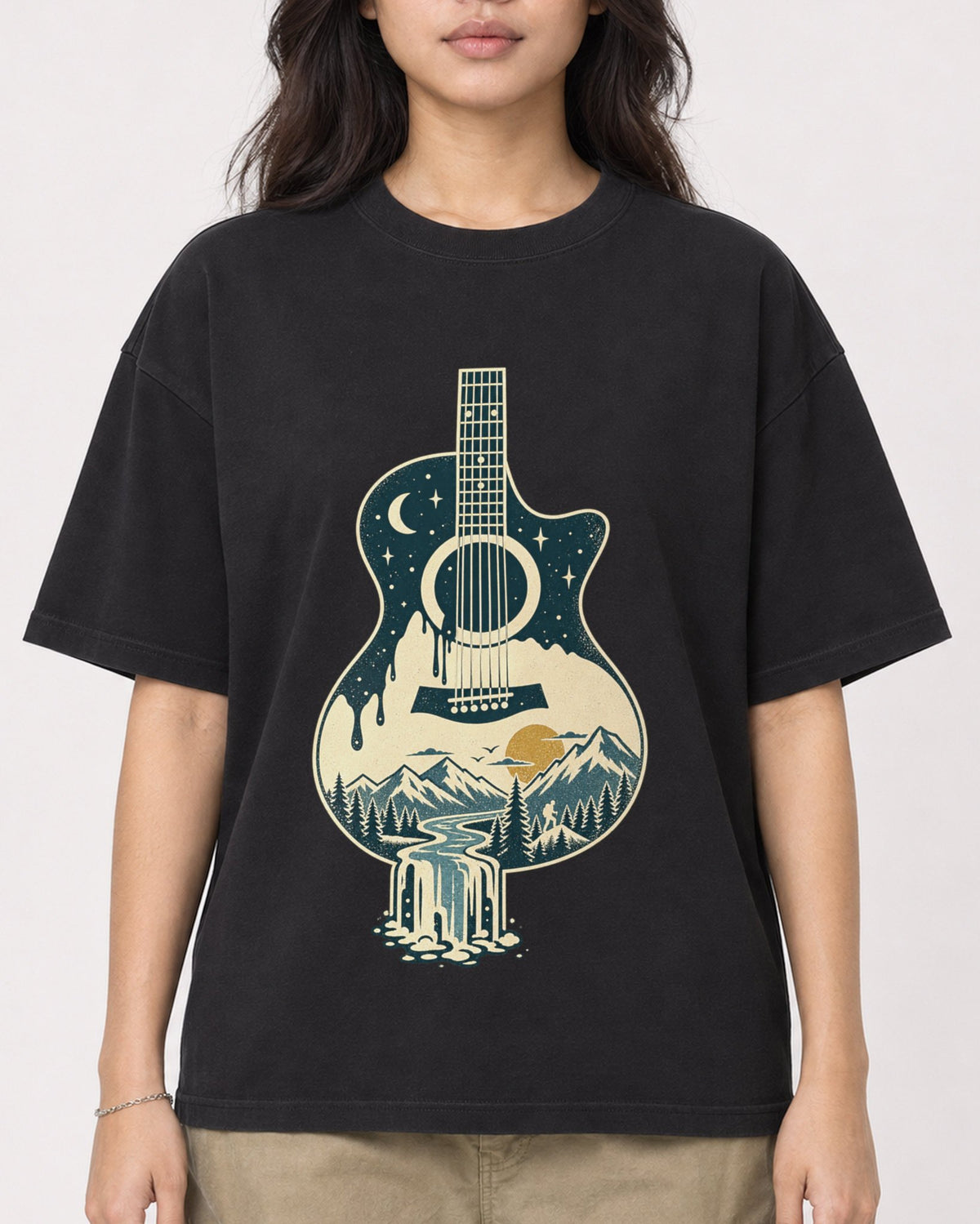 Mockup Boxy Heavyweight Tee Black female close-up 02