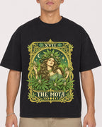 Mockup Boxy Heavyweight Tee Black male close-up 16
