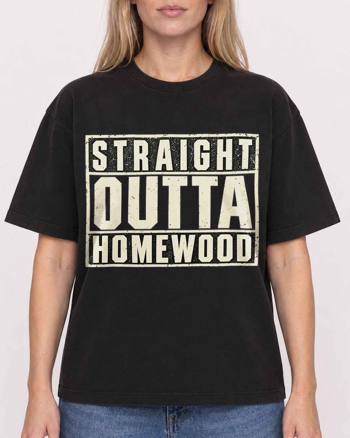 Mockup Boxy Heavyweight Tee Black female close-up 08