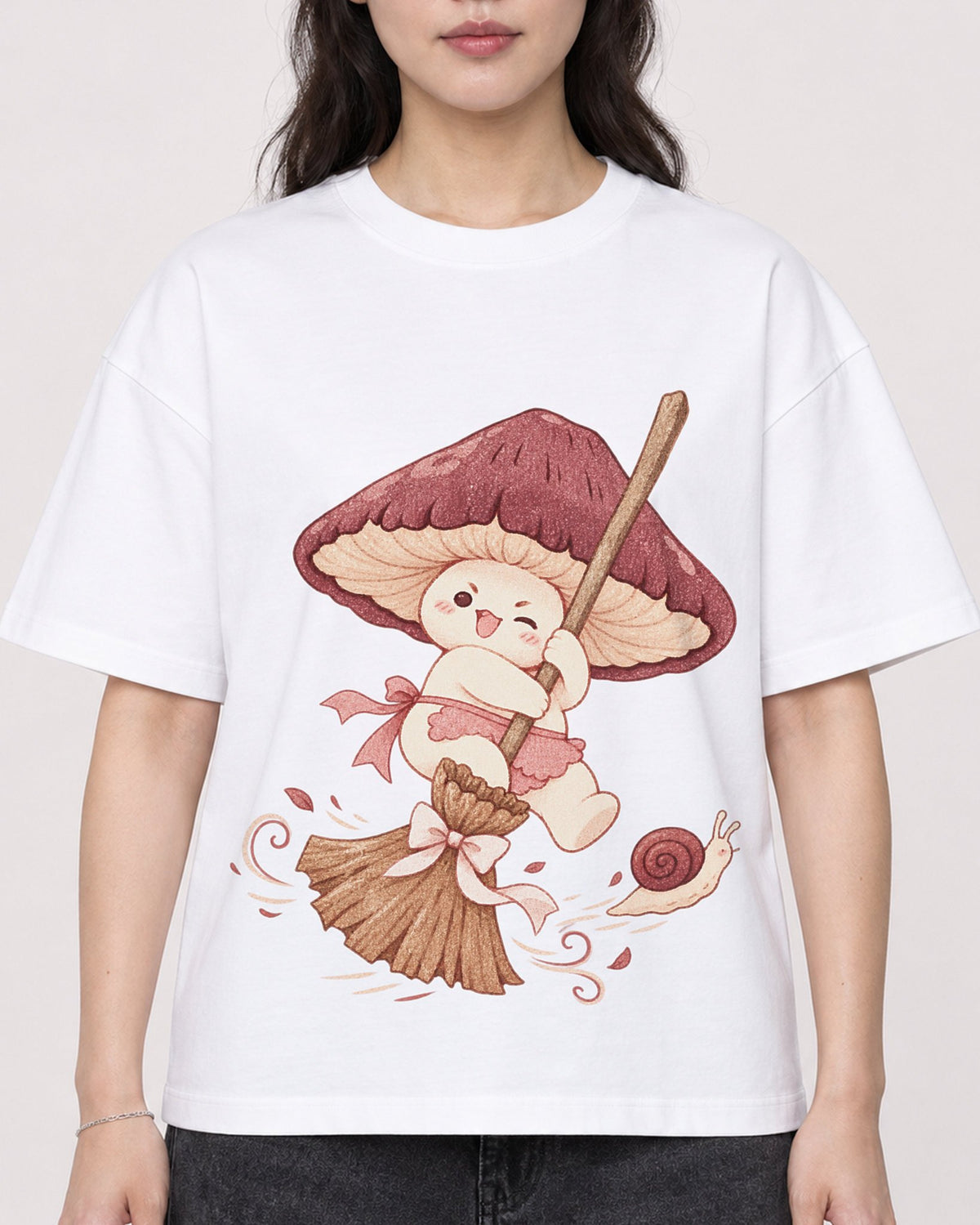 Mockup Boxy Heavyweight Tee White female close-up 03