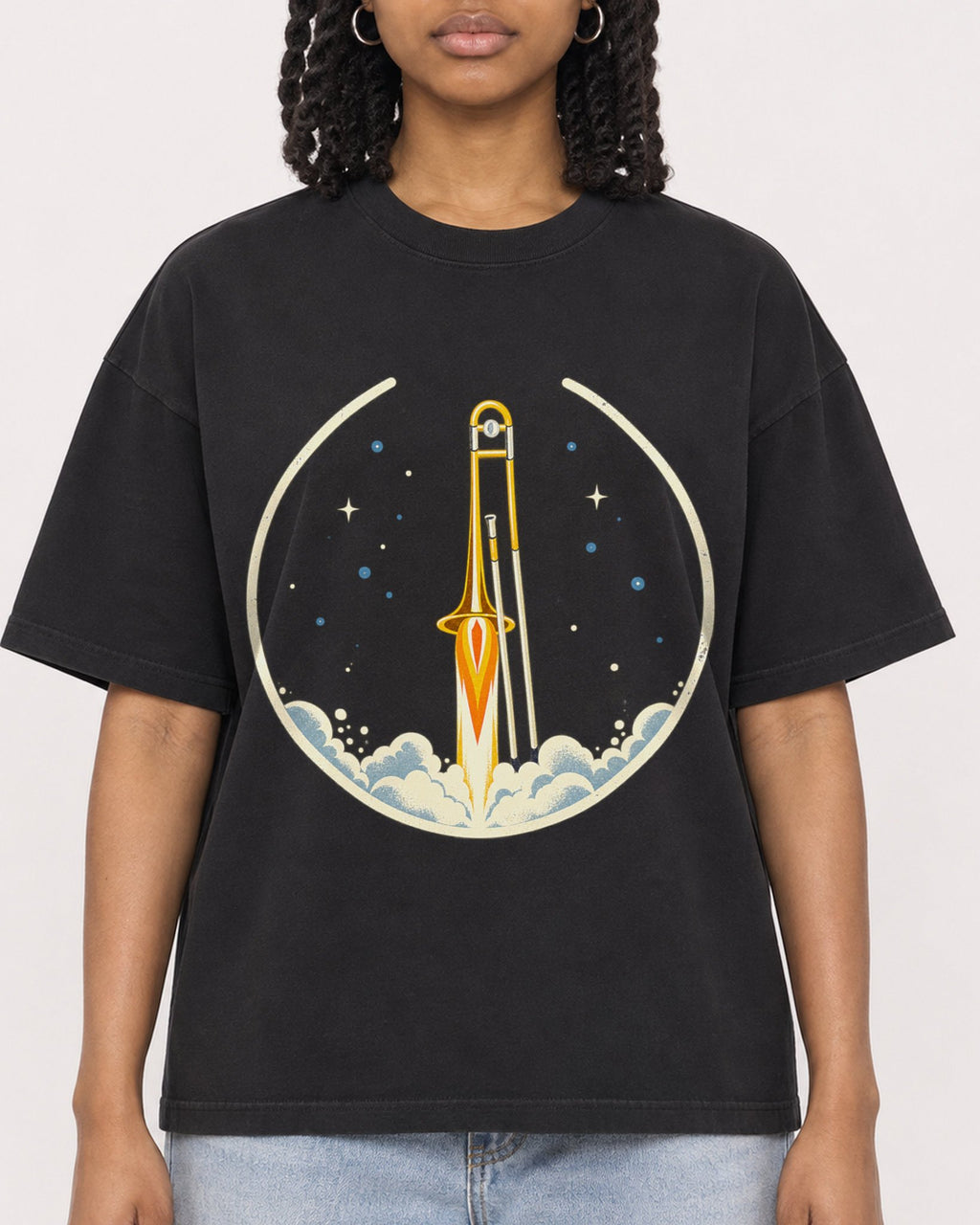 Mockup Boxy Heavyweight Tee Black female close-up 15