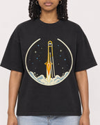Mockup Boxy Heavyweight Tee Black female close-up 15