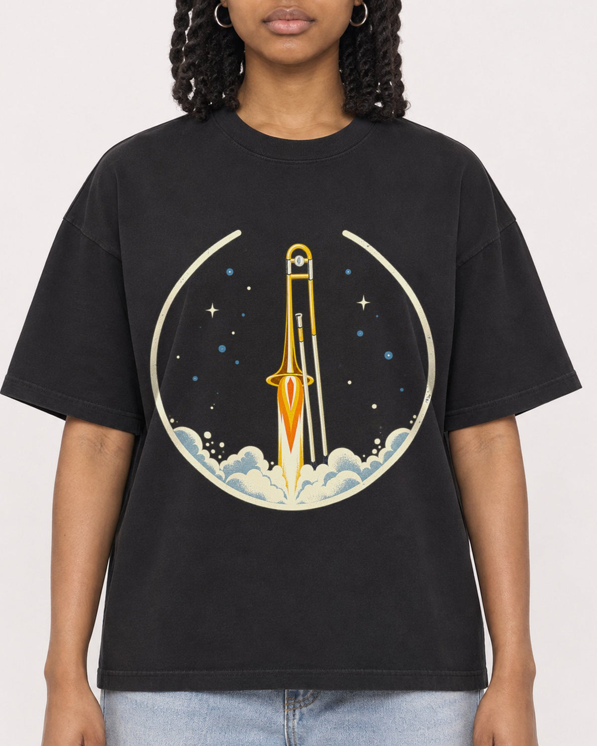 Mockup Boxy Heavyweight Tee Black female close-up 15