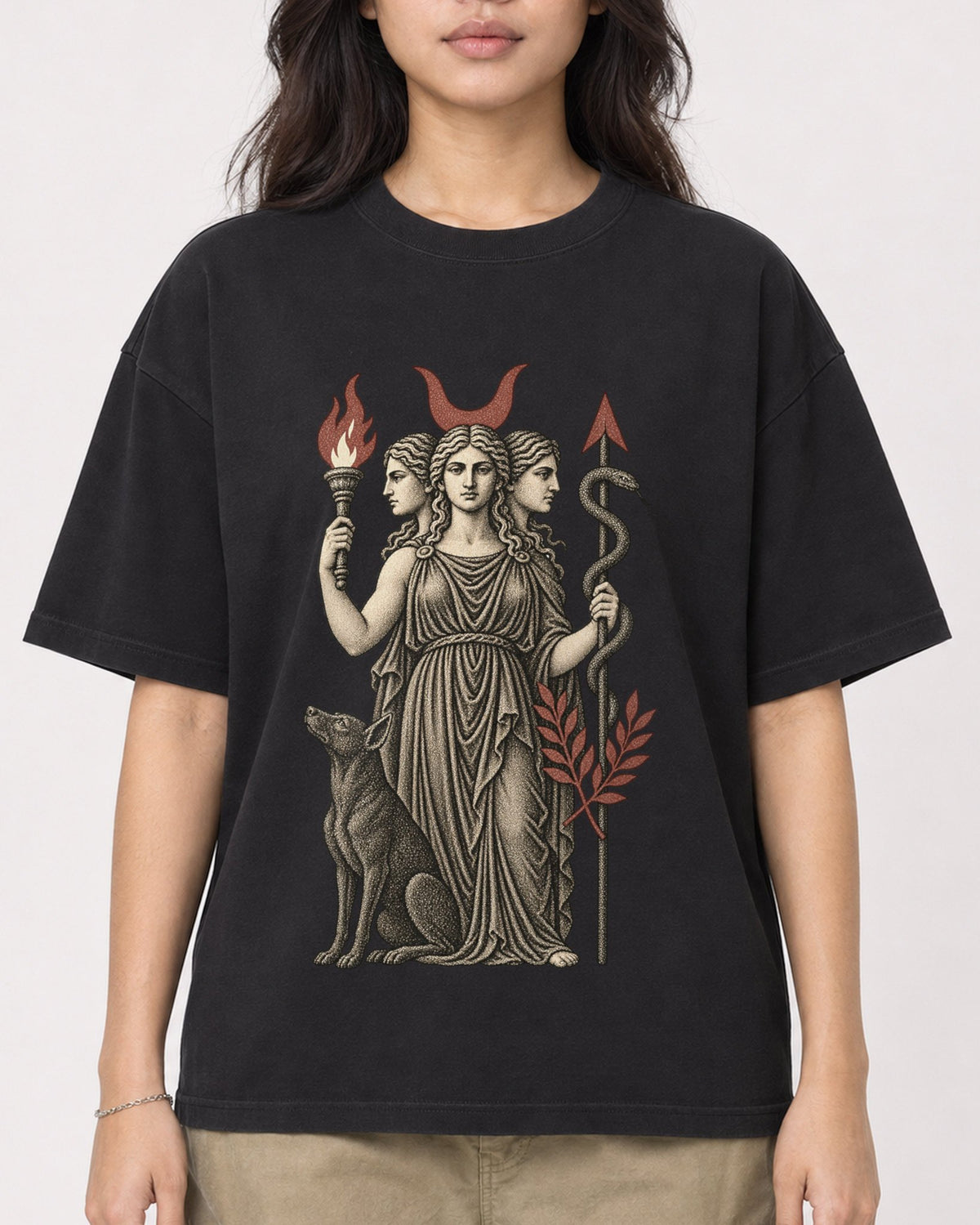 Mockup Boxy Heavyweight Tee Black female close-up 02