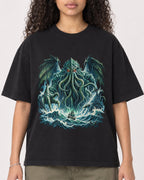 Mockup Boxy Heavyweight Tee Black female close-up 10