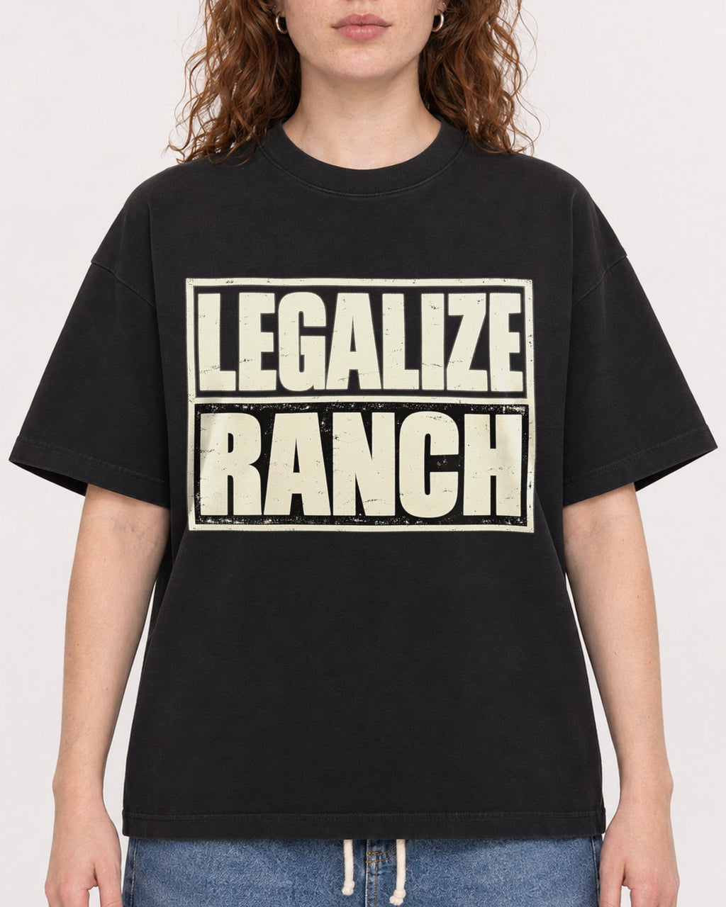 Mockup Boxy Heavyweight Tee Black female close-up 09