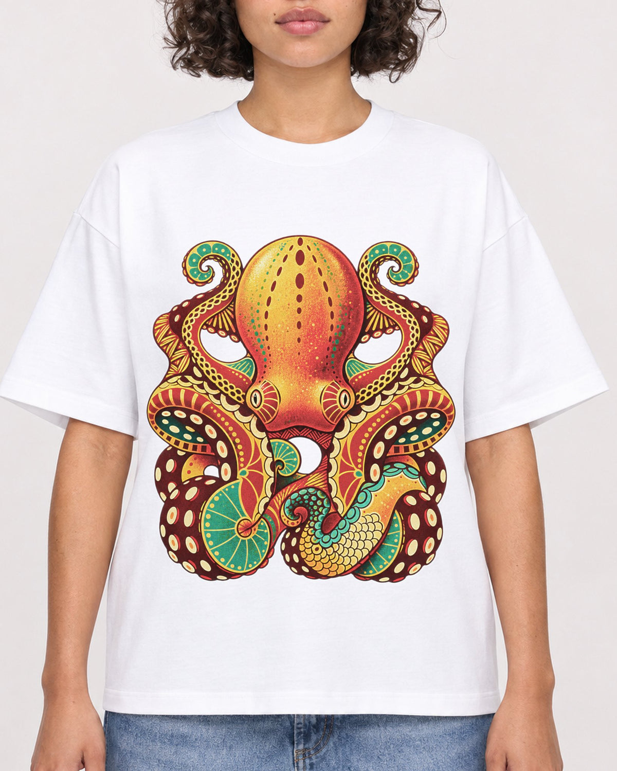 Mockup Boxy Heavyweight Tee White female close-up 40