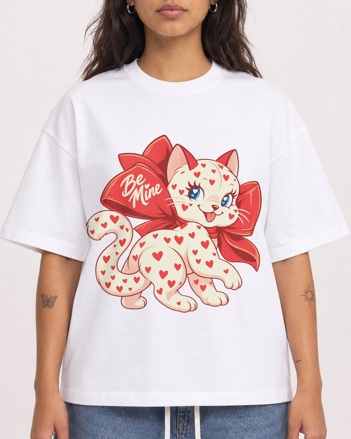 Mockup Boxy Heavyweight Tee White female close-up 06