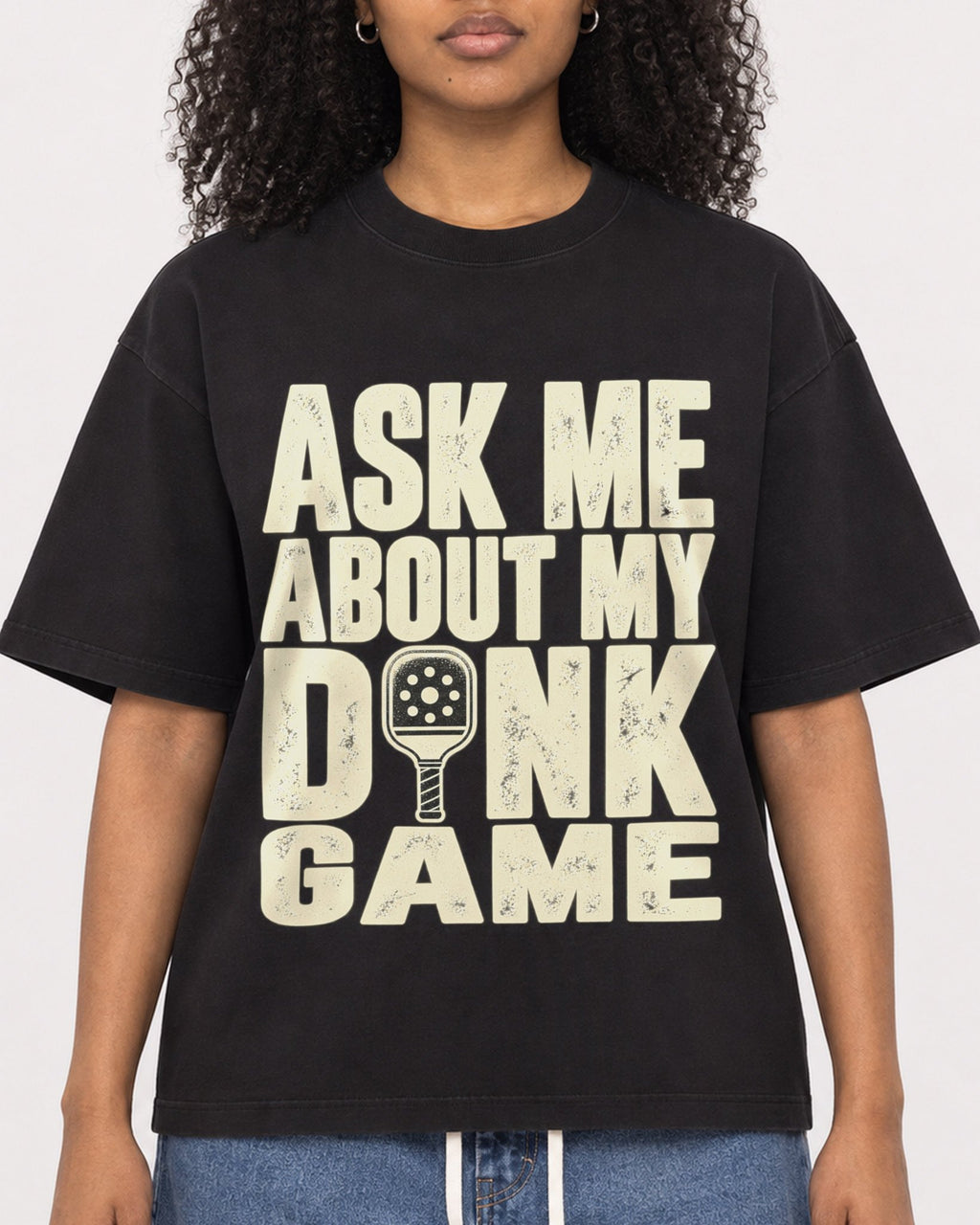 Mockup Boxy Heavyweight Tee Black female close-up 05