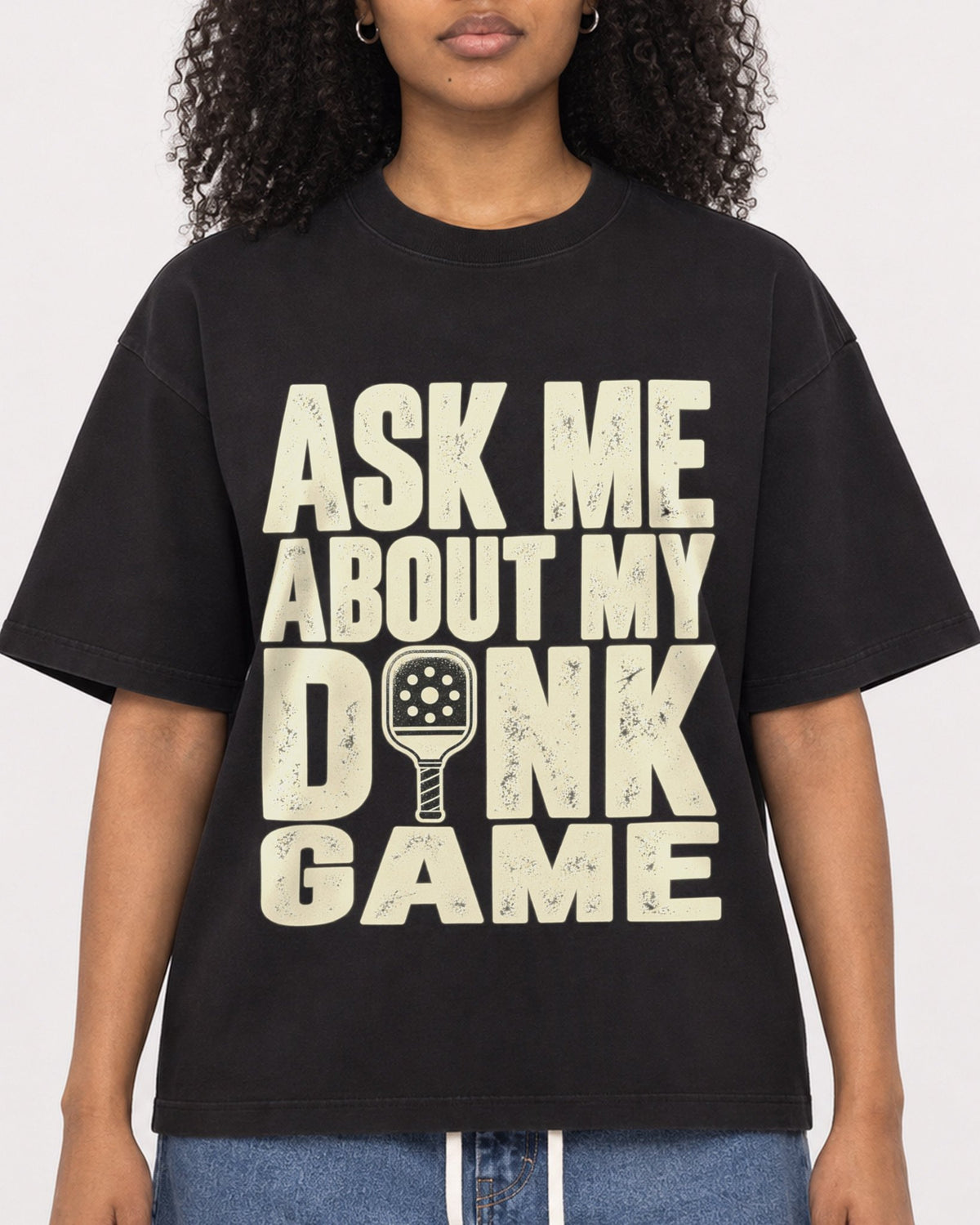 Mockup Boxy Heavyweight Tee Black female close-up 05
