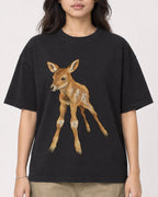 Mockup Boxy Heavyweight Tee Black female close-up 02