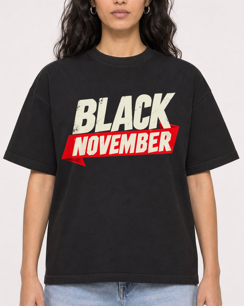 Mockup Boxy Heavyweight Tee Black female close-up 07