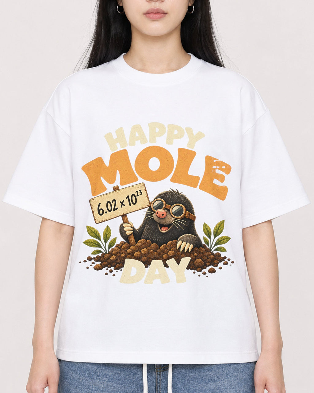Mockup Boxy Heavyweight Tee White female close-up 01