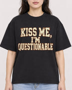 Mockup Boxy Heavyweight Tee Black female close-up 03