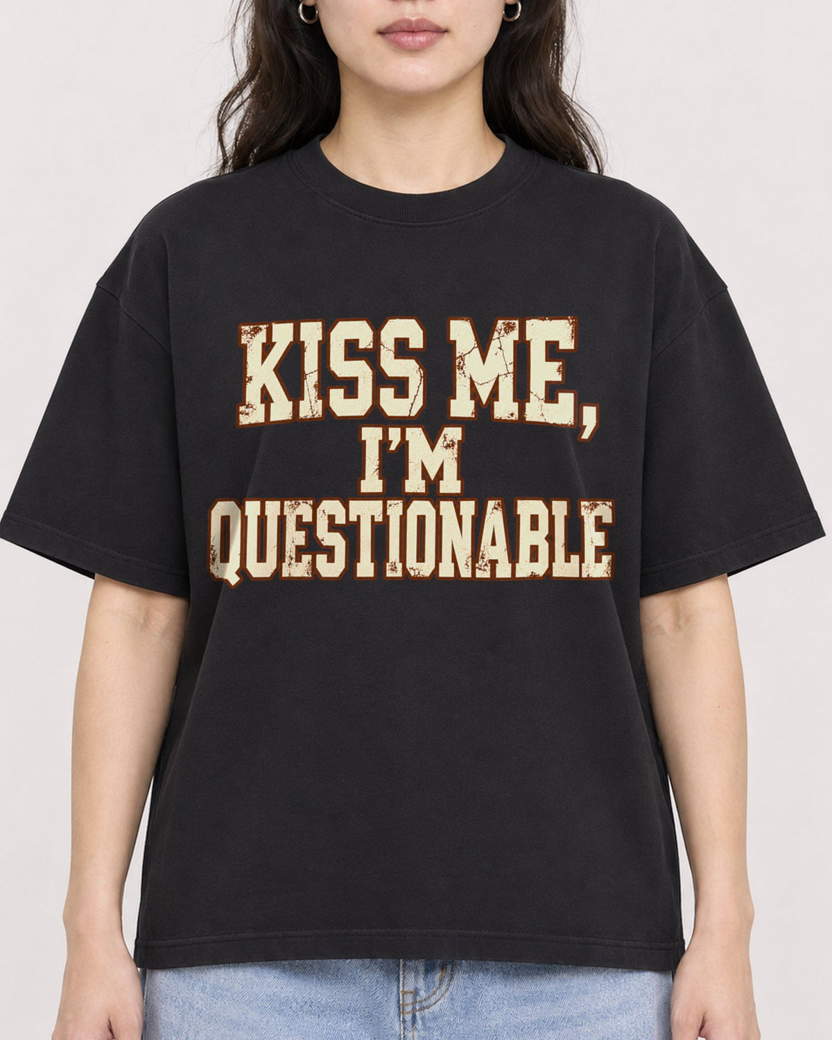 Mockup Boxy Heavyweight Tee Black female close-up 03