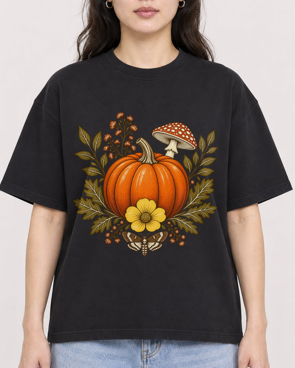 Mockup Boxy Heavyweight Tee Black female close-up 03