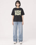 Mockup Boxy Heavyweight Tee Black female full-body 11